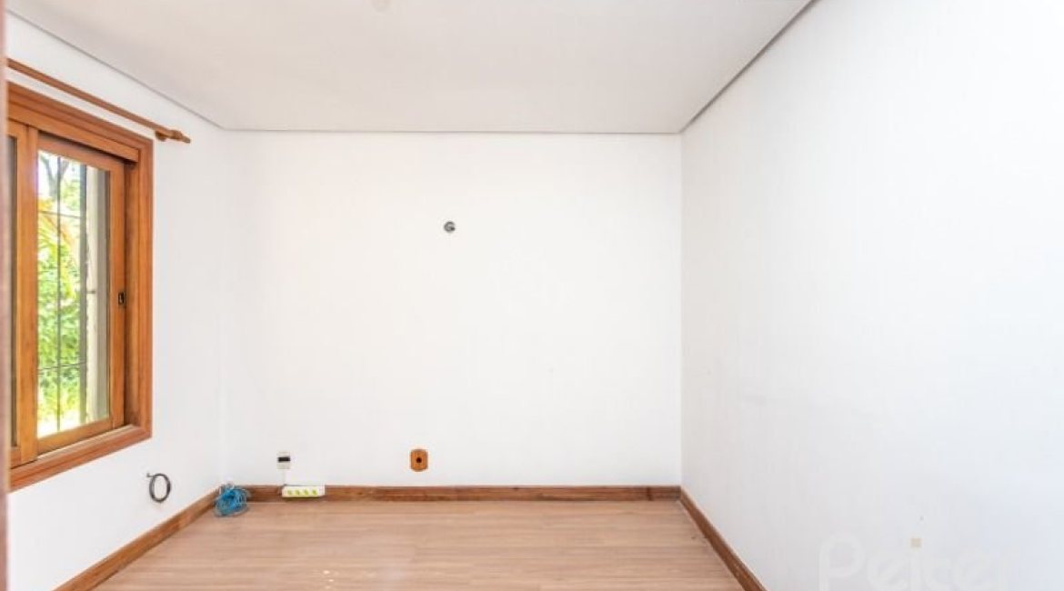 Casa à venda com 519m², 4 dormitórios, 4 suítes, 4 vagas, no bairro Vila Assuncao em Porto Alegre