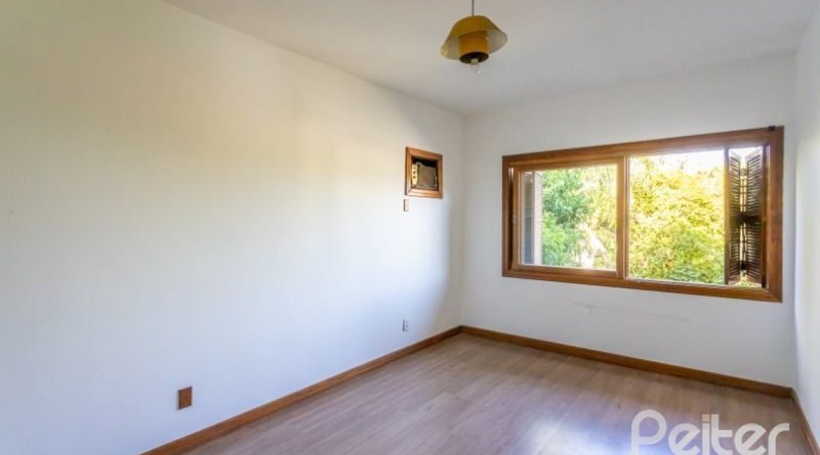 Casa à venda com 519m², 4 dormitórios, 4 suítes, 4 vagas, no bairro Vila Assuncao em Porto Alegre