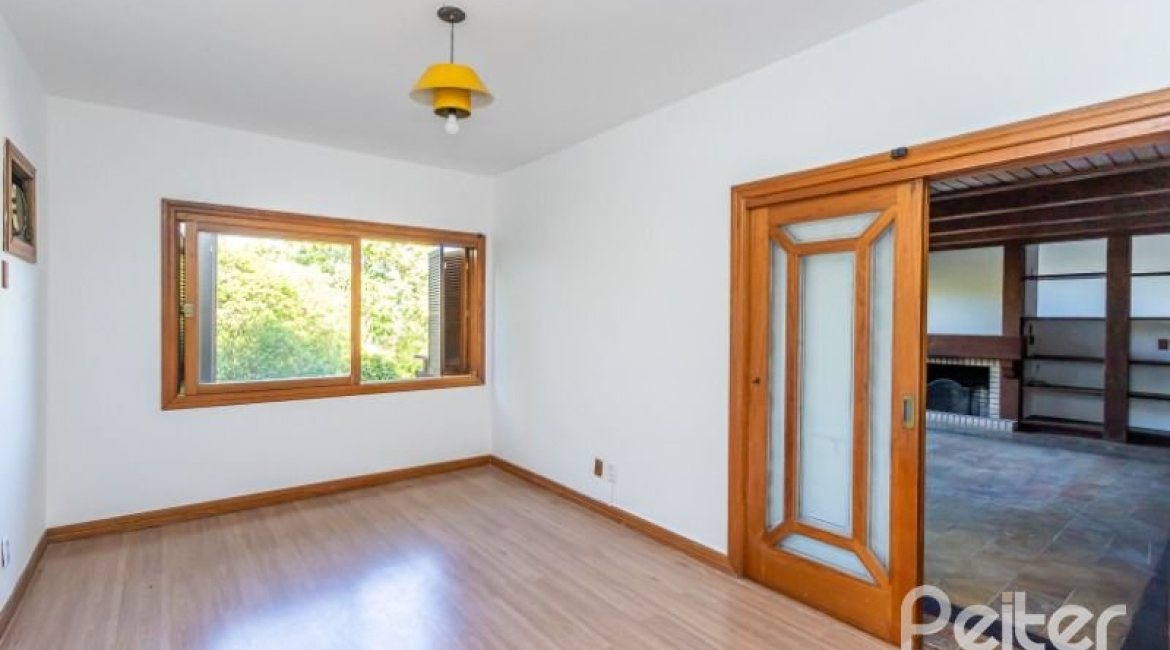 Casa à venda com 519m², 4 dormitórios, 4 suítes, 4 vagas, no bairro Vila Assuncao em Porto Alegre