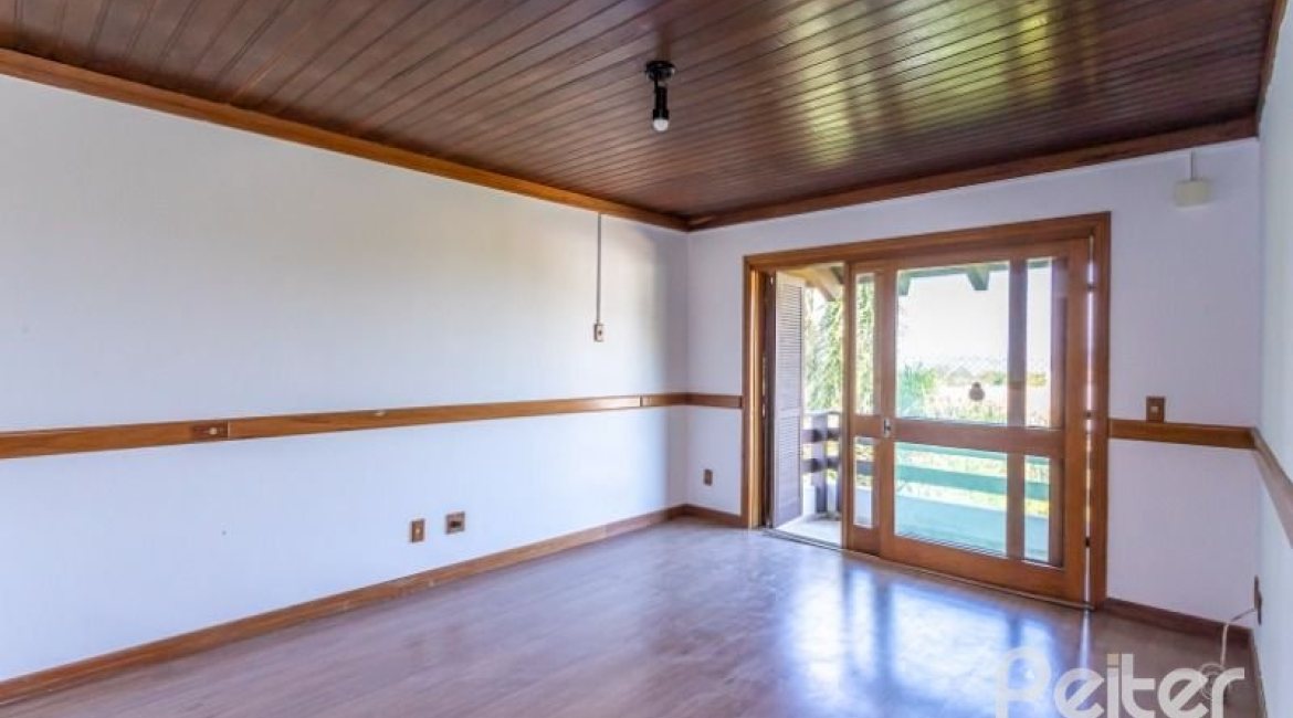 Casa à venda com 519m², 4 dormitórios, 4 suítes, 4 vagas, no bairro Vila Assuncao em Porto Alegre