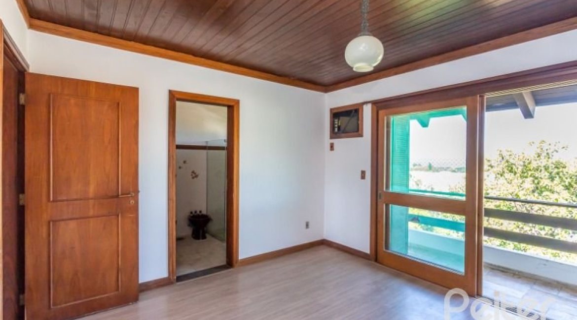 Casa à venda com 519m², 4 dormitórios, 4 suítes, 4 vagas, no bairro Vila Assuncao em Porto Alegre