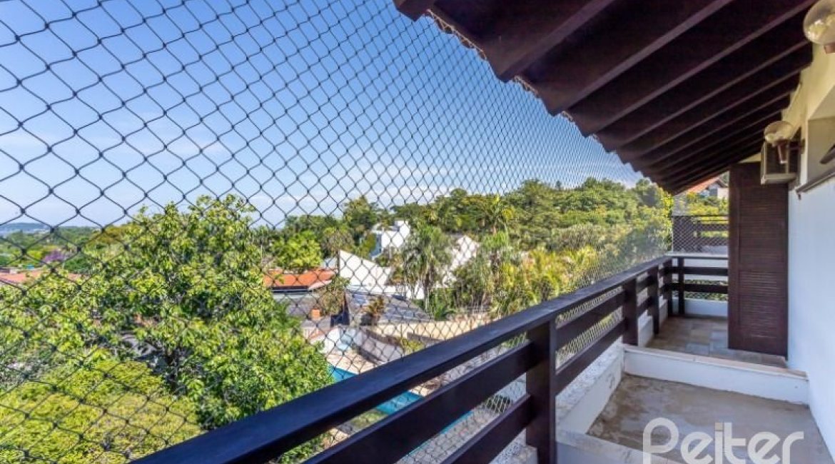 Casa à venda com 519m², 4 dormitórios, 4 suítes, 4 vagas, no bairro Vila Assuncao em Porto Alegre