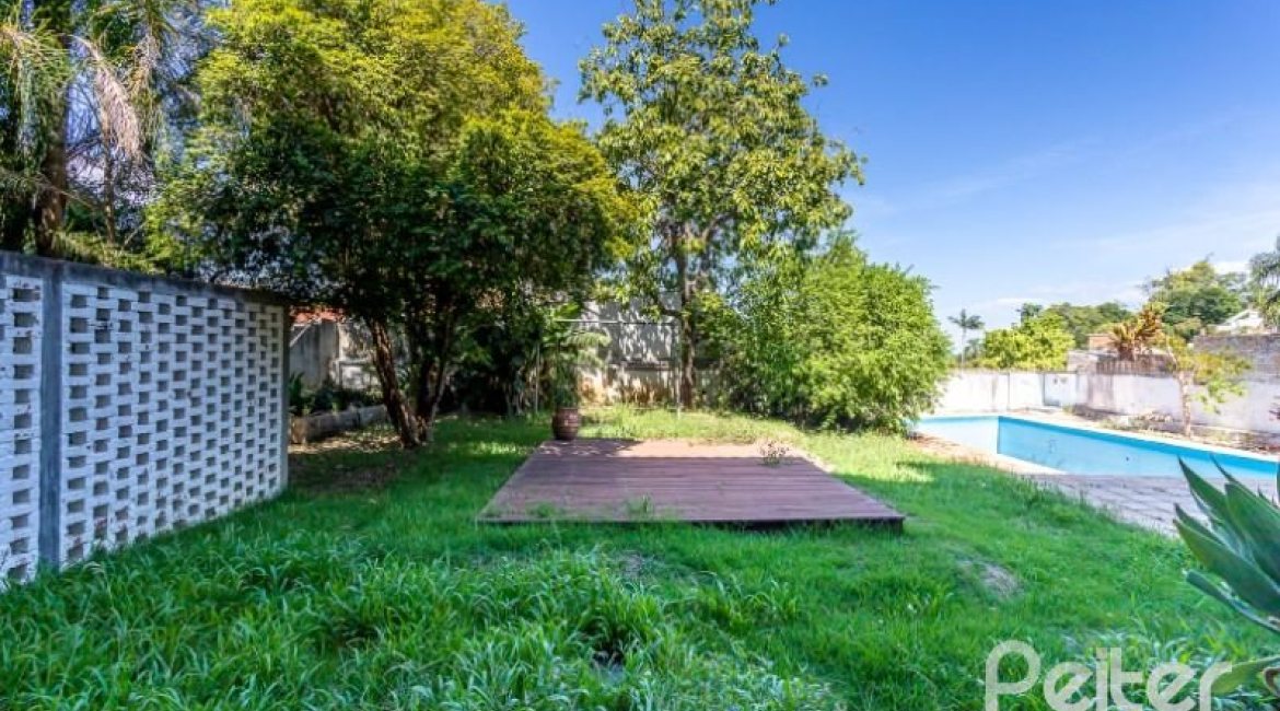 Casa à venda com 519m², 4 dormitórios, 4 suítes, 4 vagas, no bairro Vila Assuncao em Porto Alegre