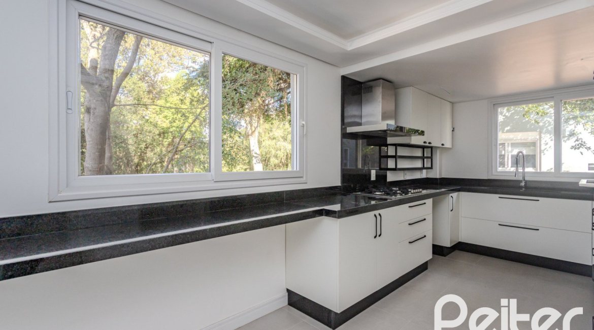 Casa em Condomínio à venda com 304m², 4 dormitórios, 4 suítes, 3 vagas, no bairro Tristeza em Porto Alegre