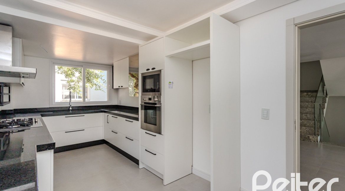 Casa em Condomínio à venda com 304m², 4 dormitórios, 4 suítes, 3 vagas, no bairro Tristeza em Porto Alegre
