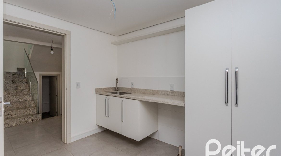 Casa em Condomínio à venda com 304m², 4 dormitórios, 4 suítes, 3 vagas, no bairro Tristeza em Porto Alegre
