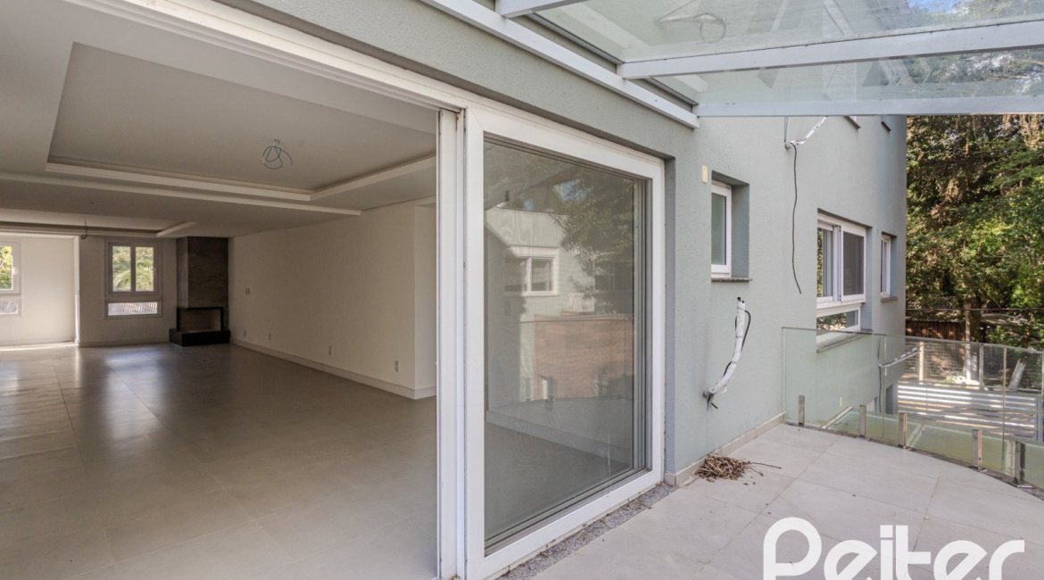 Casa em Condomínio à venda com 280m², 4 dormitórios, 4 suítes, 3 vagas, no bairro Tristeza em Porto Alegre