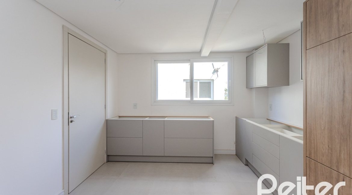 Casa em Condomínio à venda com 280m², 4 dormitórios, 4 suítes, 3 vagas, no bairro Tristeza em Porto Alegre