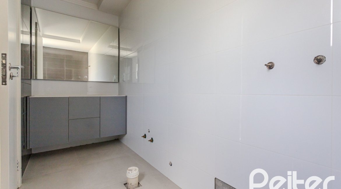 Casa em Condomínio à venda com 280m², 4 dormitórios, 4 suítes, 3 vagas, no bairro Tristeza em Porto Alegre