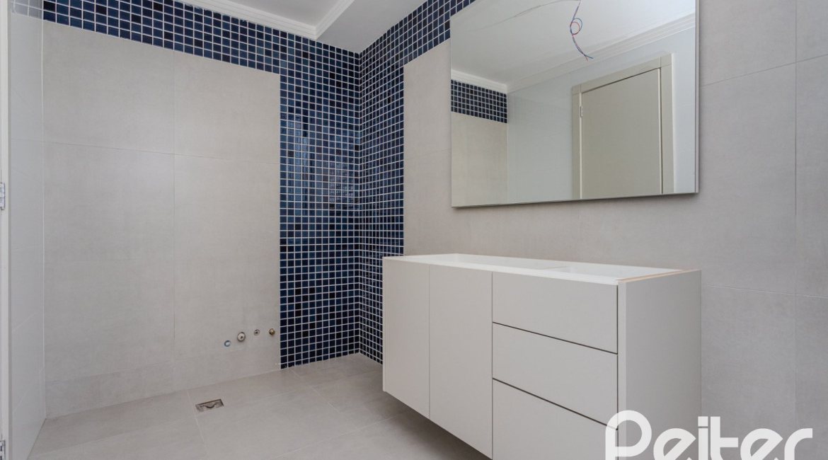 Casa em Condomínio à venda com 280m², 4 dormitórios, 4 suítes, 3 vagas, no bairro Tristeza em Porto Alegre