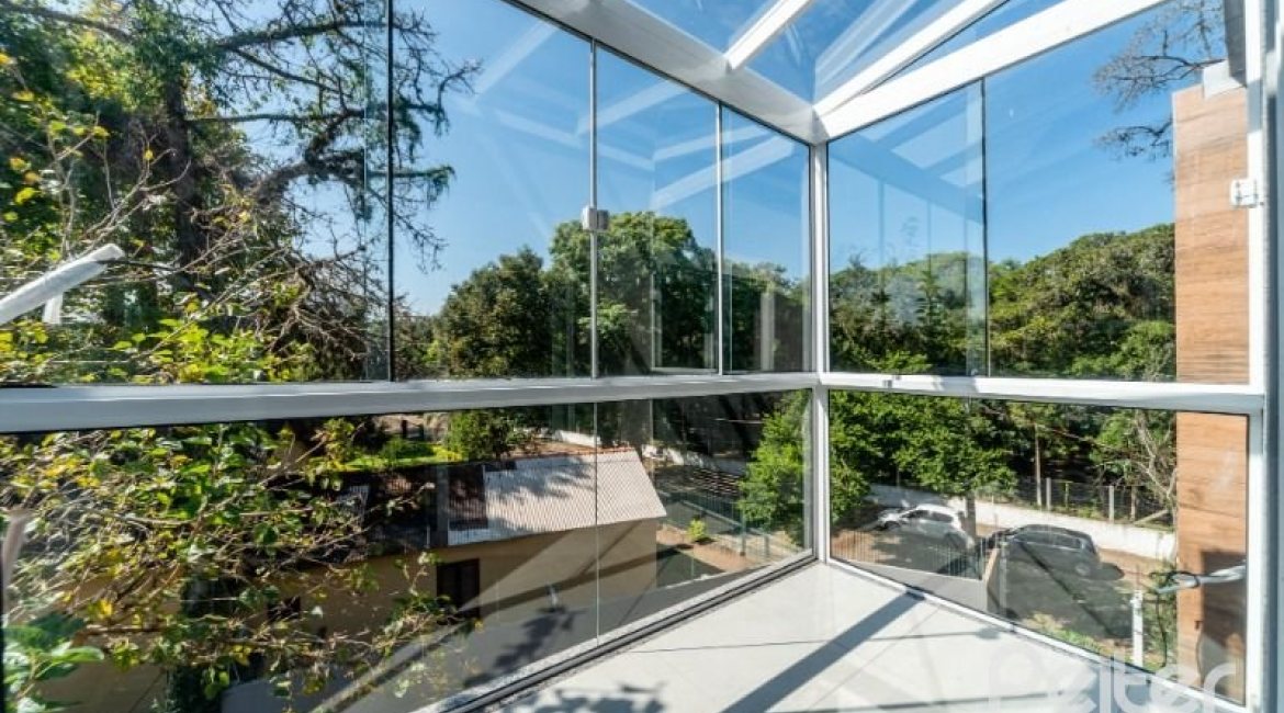 Casa em Condomínio à venda com 280m², 4 dormitórios, 4 suítes, 3 vagas, no bairro Tristeza em Porto Alegre