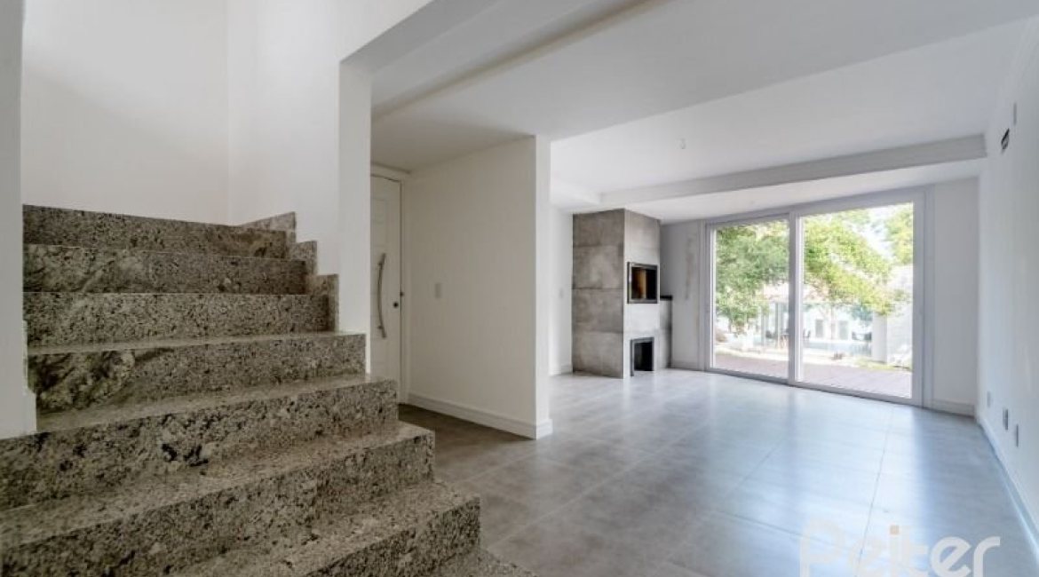 Casa em Condomínio à venda com 296m², 4 dormitórios, 2 suítes, 3 vagas, no bairro Tristeza em Porto Alegre