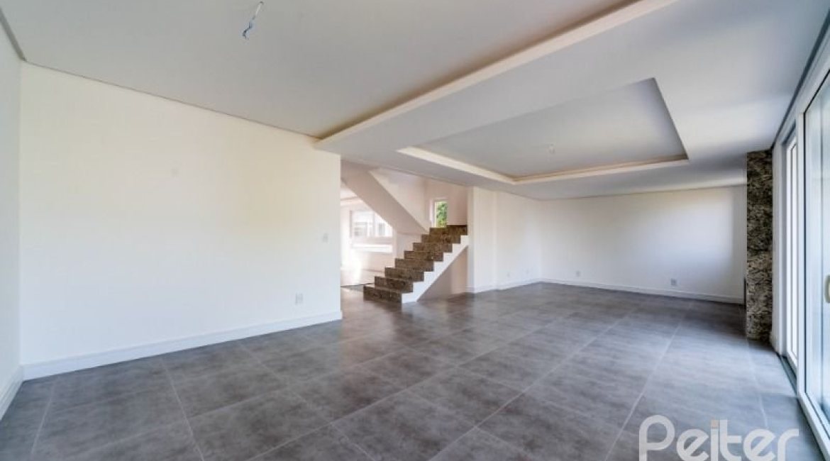 Casa em Condomínio à venda com 296m², 4 dormitórios, 2 suítes, 3 vagas, no bairro Tristeza em Porto Alegre
