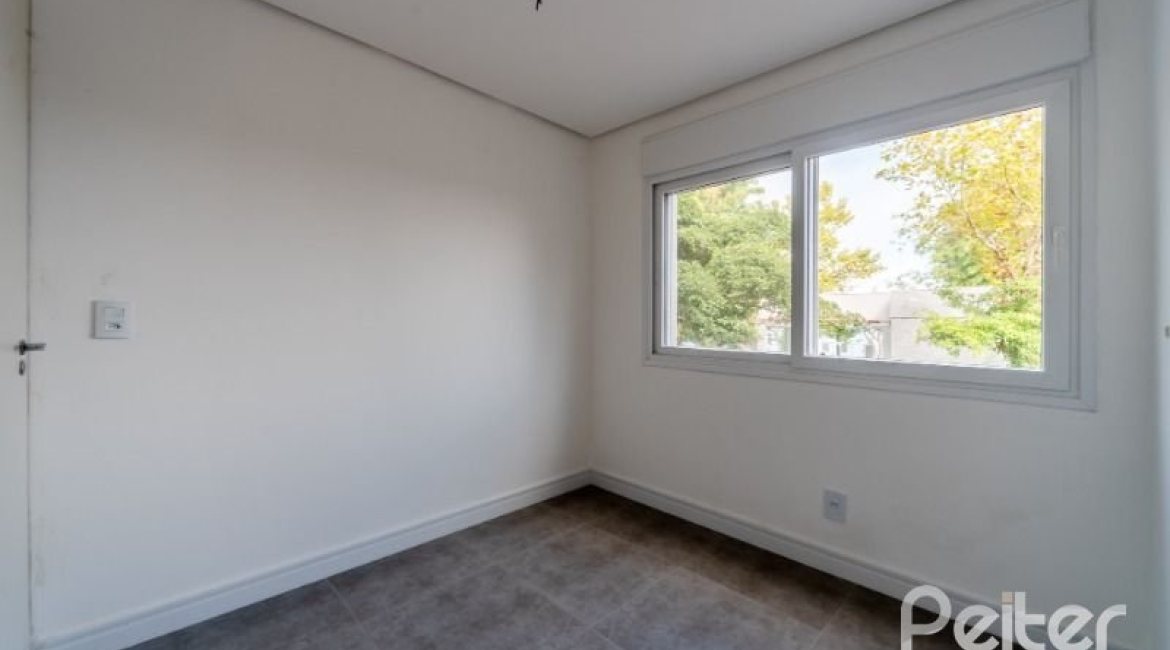 Casa em Condomínio à venda com 296m², 4 dormitórios, 2 suítes, 3 vagas, no bairro Tristeza em Porto Alegre