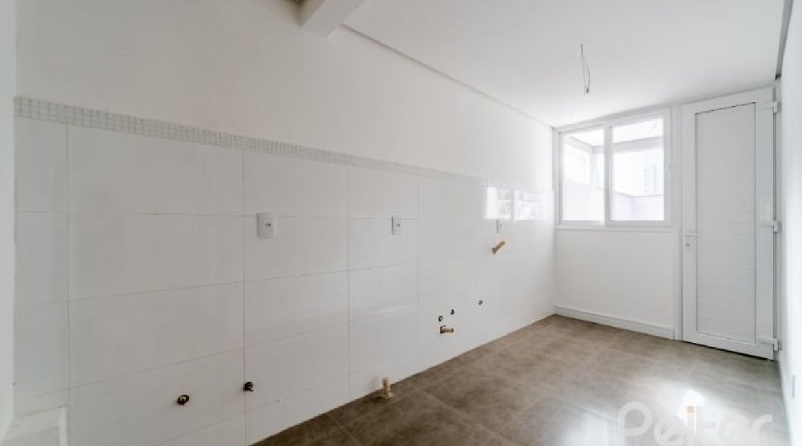 Casa em Condomínio à venda com 296m², 4 dormitórios, 2 suítes, 3 vagas, no bairro Tristeza em Porto Alegre