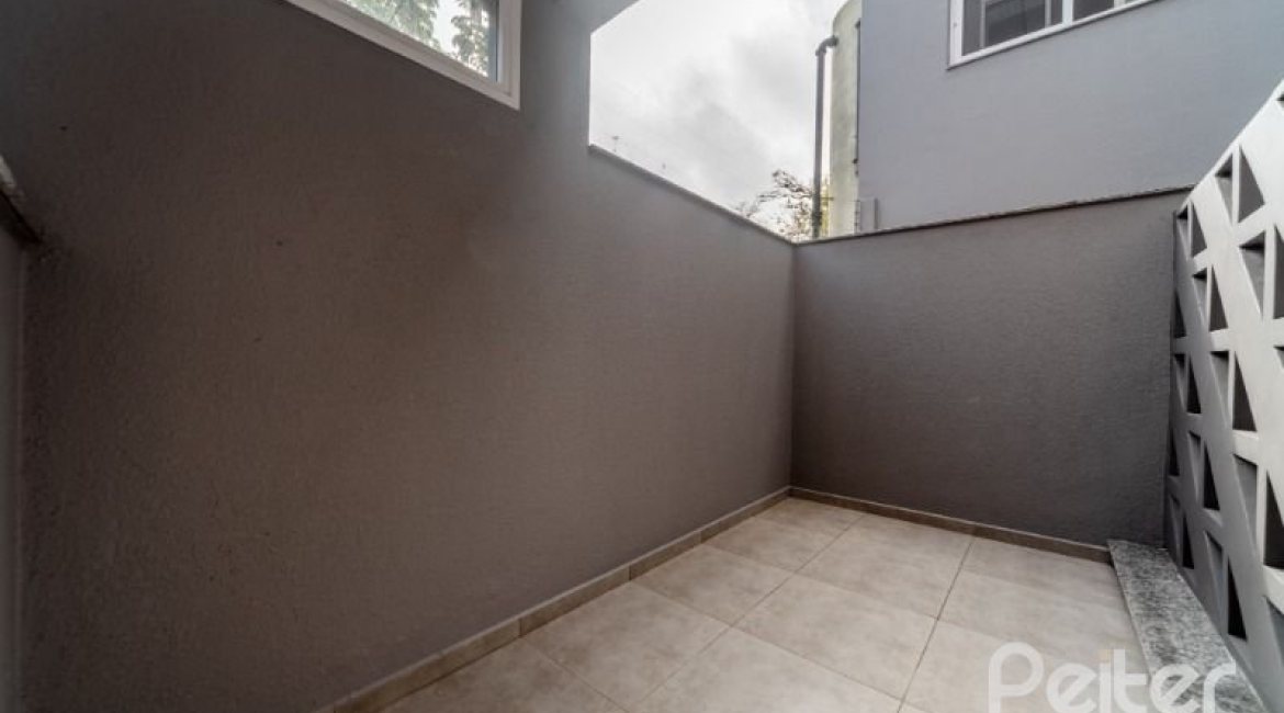 Casa em Condomínio à venda com 296m², 4 dormitórios, 2 suítes, 3 vagas, no bairro Tristeza em Porto Alegre