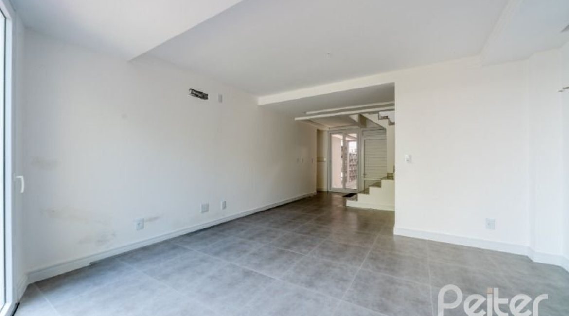 Casa em Condomínio à venda com 296m², 4 dormitórios, 2 suítes, 3 vagas, no bairro Tristeza em Porto Alegre