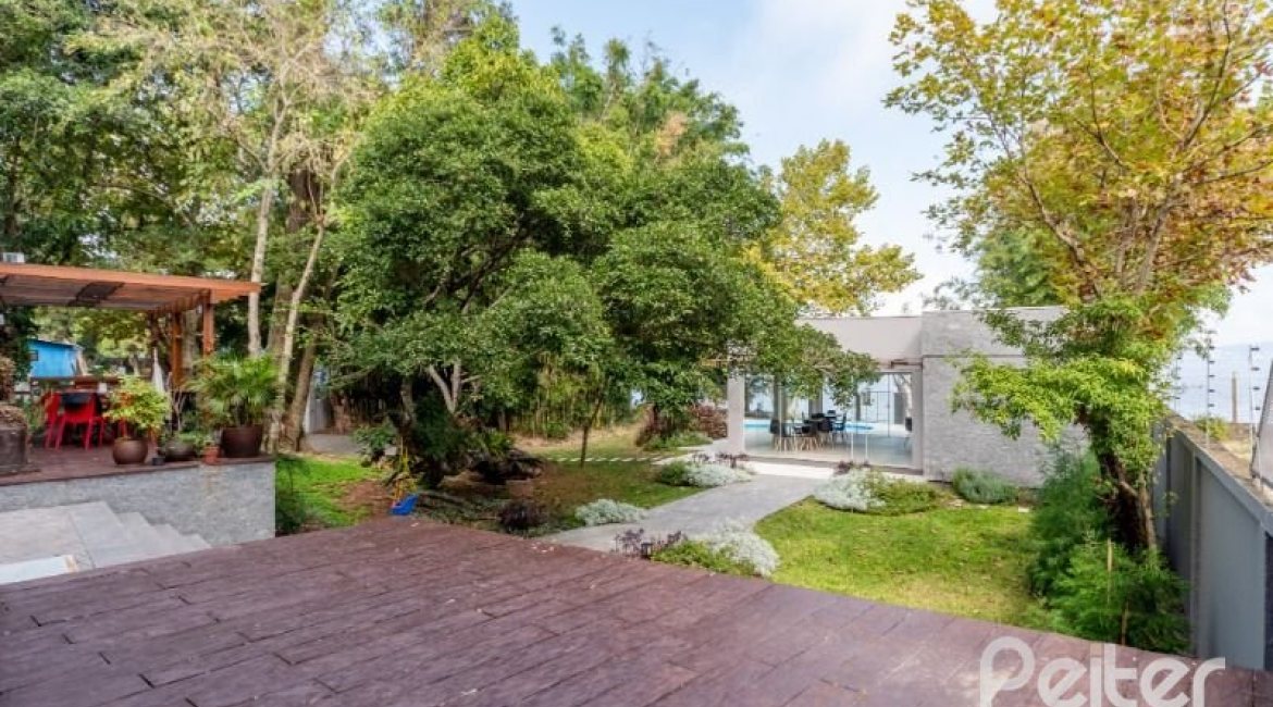 Casa em Condomínio à venda com 296m², 4 dormitórios, 2 suítes, 3 vagas, no bairro Tristeza em Porto Alegre