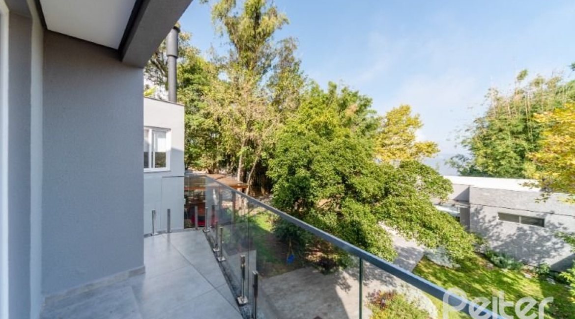 Casa em Condomínio à venda com 296m², 4 dormitórios, 2 suítes, 3 vagas, no bairro Tristeza em Porto Alegre