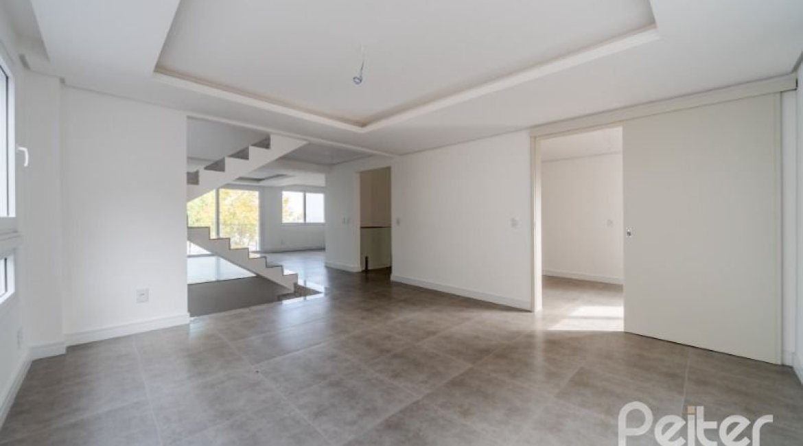 Casa em Condomínio à venda com 296m², 4 dormitórios, 2 suítes, 3 vagas, no bairro Tristeza em Porto Alegre