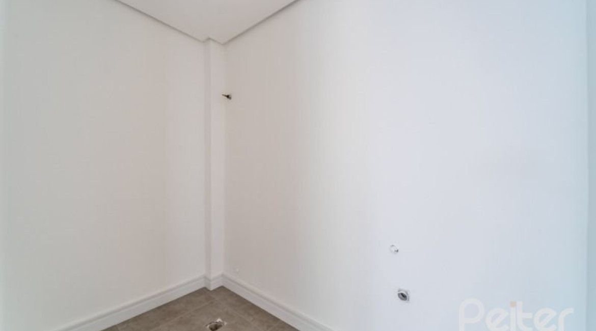 Casa em Condomínio à venda com 296m², 4 dormitórios, 2 suítes, 3 vagas, no bairro Tristeza em Porto Alegre