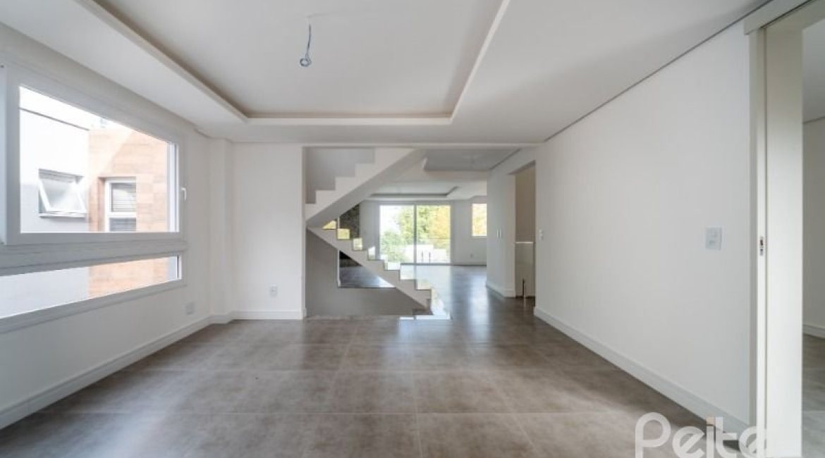 Casa em Condomínio à venda com 296m², 4 dormitórios, 2 suítes, 3 vagas, no bairro Tristeza em Porto Alegre
