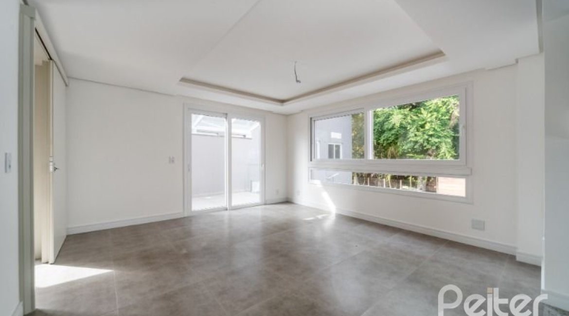 Casa em Condomínio à venda com 296m², 4 dormitórios, 2 suítes, 3 vagas, no bairro Tristeza em Porto Alegre