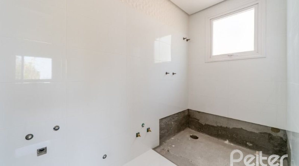 Casa em Condomínio à venda com 296m², 4 dormitórios, 2 suítes, 3 vagas, no bairro Tristeza em Porto Alegre