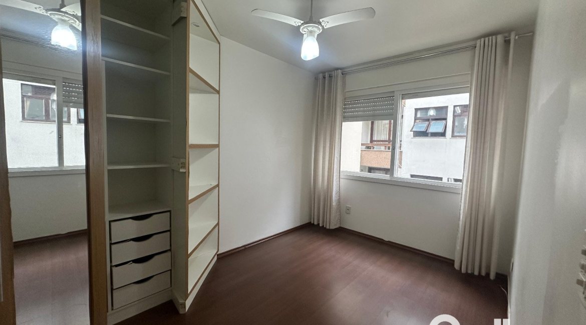 Apartamento à venda com 42m², 1 dormitório, 1 vaga, no bairro Tristeza em Porto Alegre