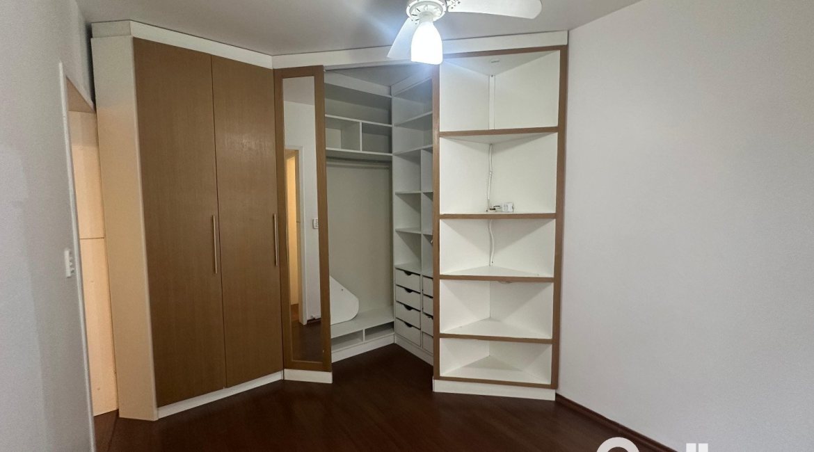 Apartamento à venda com 42m², 1 dormitório, 1 vaga, no bairro Tristeza em Porto Alegre