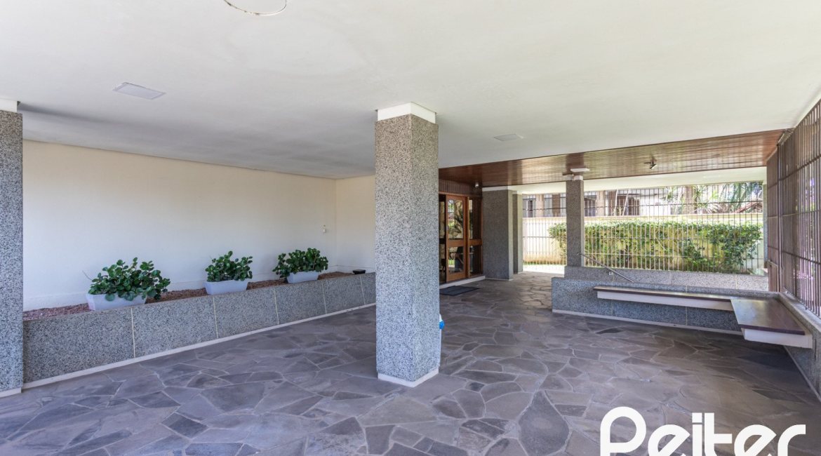 Apartamento à venda com 42m², 1 dormitório, 1 vaga, no bairro Tristeza em Porto Alegre