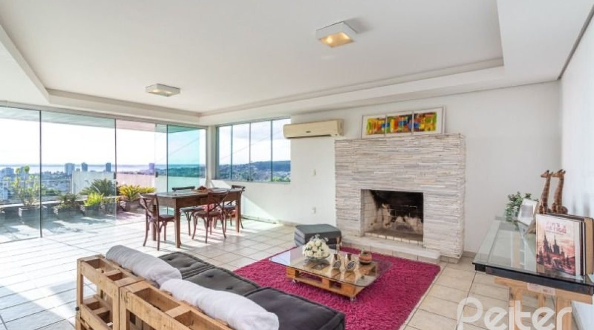 Casa à venda com 420m², 4 dormitórios, 1 suíte, 4 vagas, no bairro Nonoai em Porto Alegre