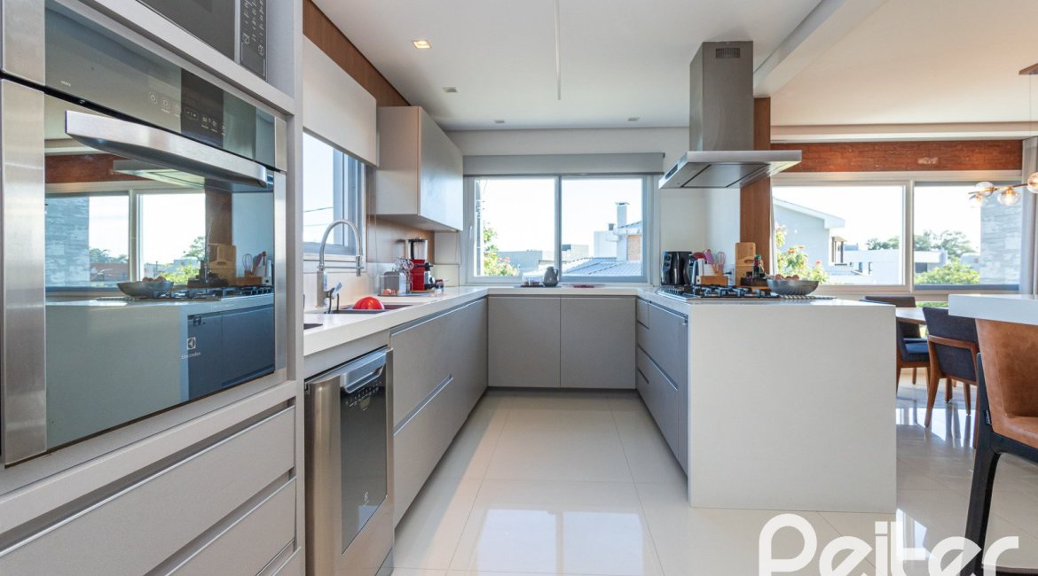 Casa em Condomínio à venda com 253m², 3 dormitórios, 3 suítes, 2 vagas, no bairro Alphaville em PORTO ALEGRE