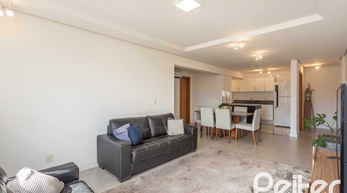 Apartamento à venda com 102m², 3 dormitórios, 1 suíte, 2 vagas, no bairro Tristeza em PORTO ALEGRE