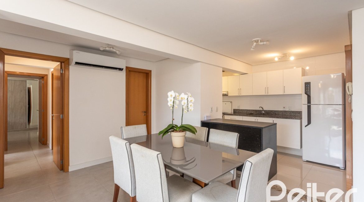 Apartamento à venda com 102m², 3 dormitórios, 1 suíte, 2 vagas, no bairro Tristeza em PORTO ALEGRE