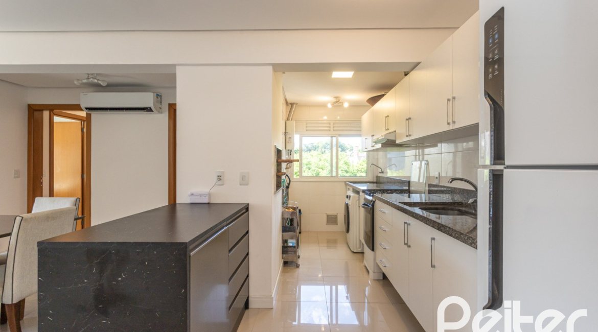 Apartamento à venda com 102m², 3 dormitórios, 1 suíte, 2 vagas, no bairro Tristeza em PORTO ALEGRE