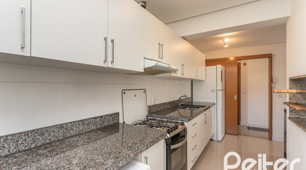 Apartamento à venda com 102m², 3 dormitórios, 1 suíte, 2 vagas, no bairro Tristeza em PORTO ALEGRE