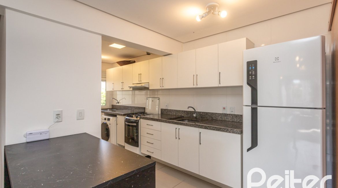 Apartamento à venda com 102m², 3 dormitórios, 1 suíte, 2 vagas, no bairro Tristeza em PORTO ALEGRE