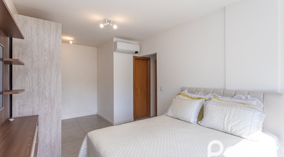 Apartamento à venda com 102m², 3 dormitórios, 1 suíte, 2 vagas, no bairro Tristeza em PORTO ALEGRE