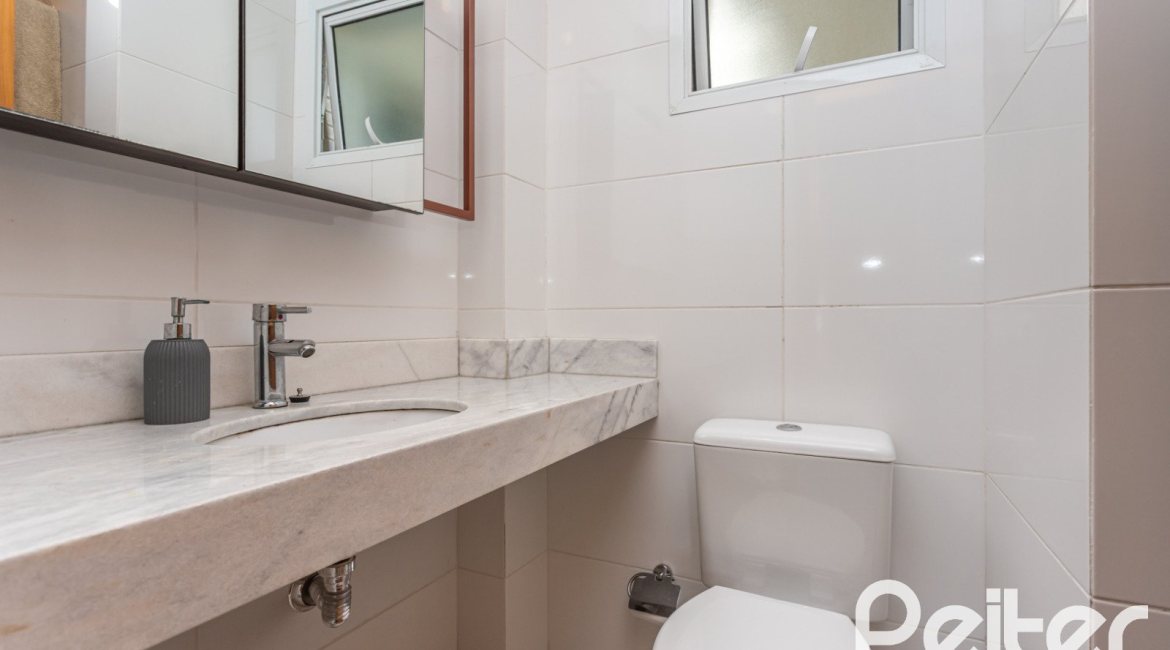 Apartamento à venda com 102m², 3 dormitórios, 1 suíte, 2 vagas, no bairro Tristeza em PORTO ALEGRE