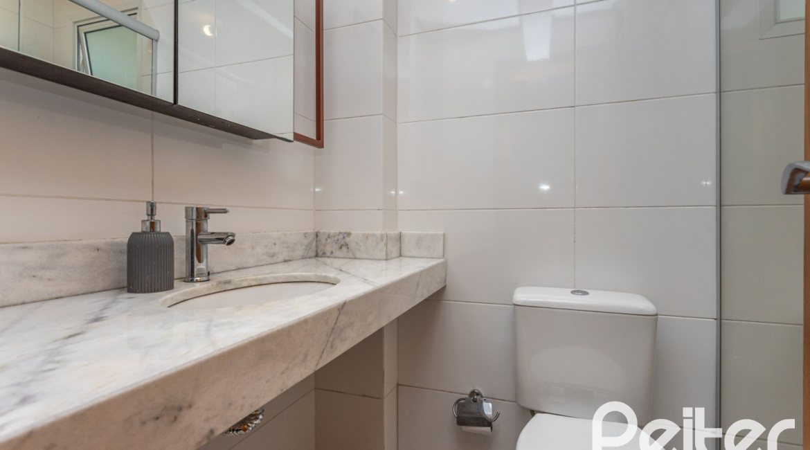 Apartamento à venda com 102m², 3 dormitórios, 1 suíte, 2 vagas, no bairro Tristeza em PORTO ALEGRE