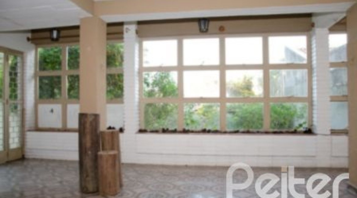 Casa à venda com 300m², 4 dormitórios, 2 suítes, 4 vagas, no bairro Vila Assunção em Porto Alegre