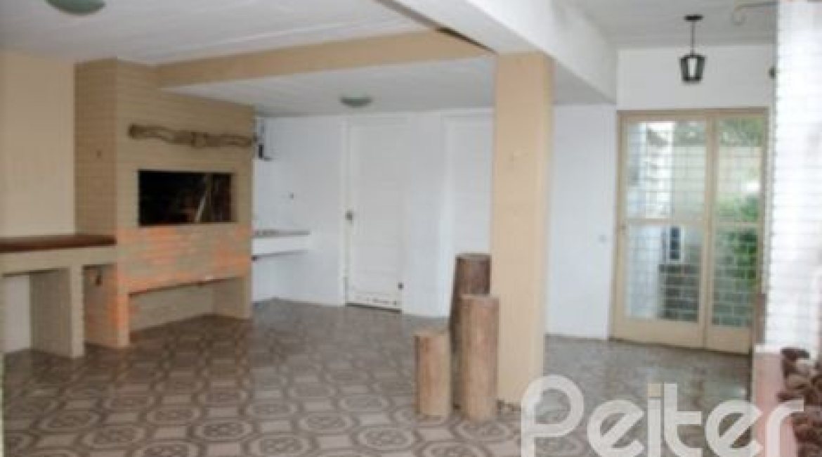 Casa à venda com 300m², 4 dormitórios, 2 suítes, 4 vagas, no bairro Vila Assunção em Porto Alegre