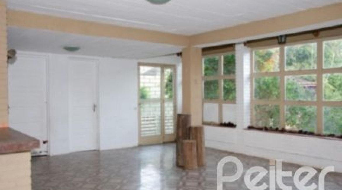 Casa à venda com 300m², 4 dormitórios, 2 suítes, 4 vagas, no bairro Vila Assunção em Porto Alegre