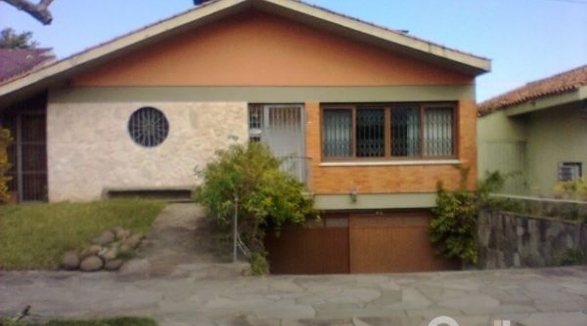 Casa à venda com 300m², 4 dormitórios, 2 suítes, 4 vagas, no bairro Vila Assunção em Porto Alegre