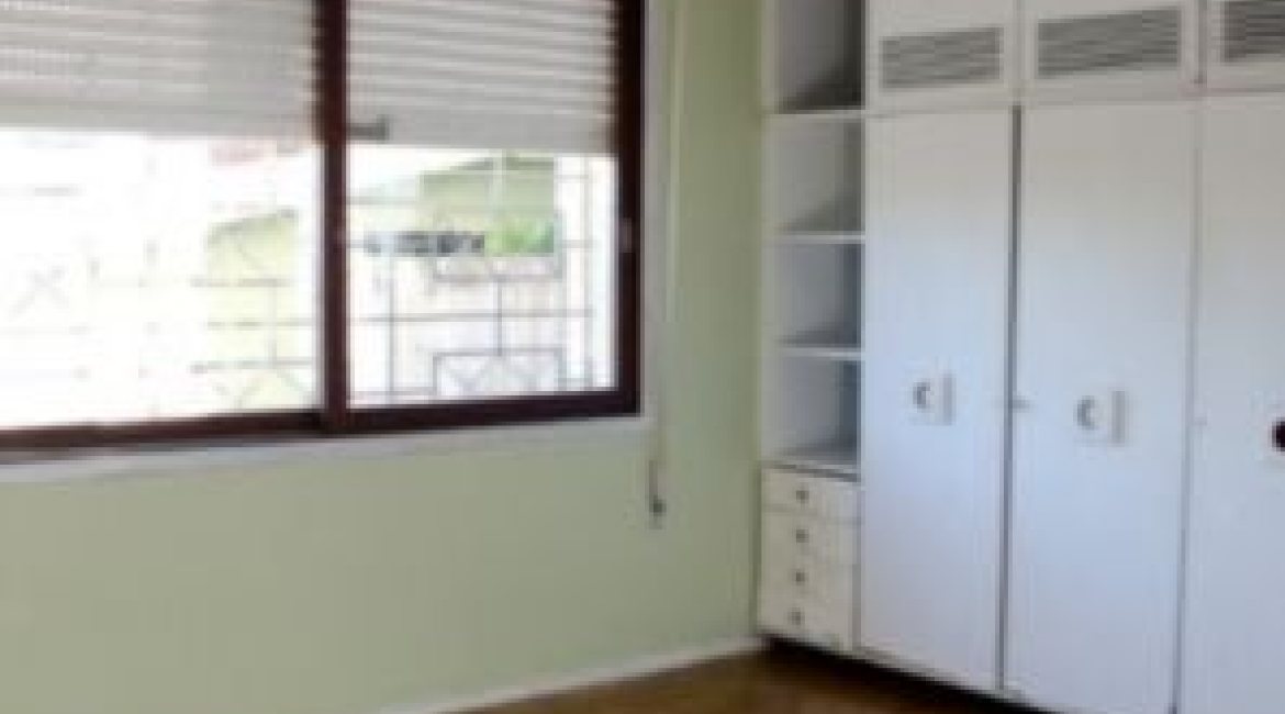 Casa à venda com 300m², 4 dormitórios, 2 suítes, 4 vagas, no bairro Vila Assunção em Porto Alegre