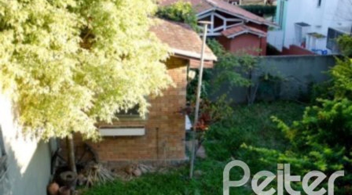 Casa à venda com 300m², 4 dormitórios, 2 suítes, 4 vagas, no bairro Vila Assunção em Porto Alegre