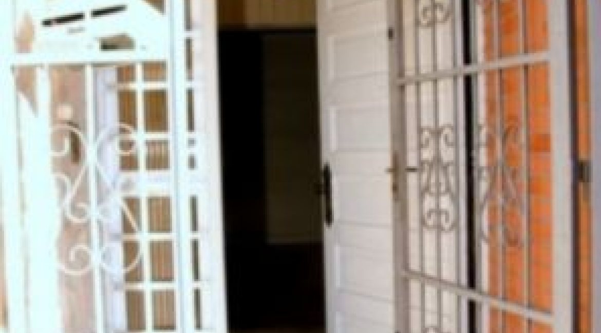 Casa à venda com 300m², 4 dormitórios, 2 suítes, 4 vagas, no bairro Vila Assunção em Porto Alegre