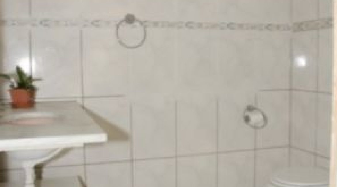 Casa à venda com 300m², 4 dormitórios, 2 suítes, 4 vagas, no bairro Vila Assunção em Porto Alegre