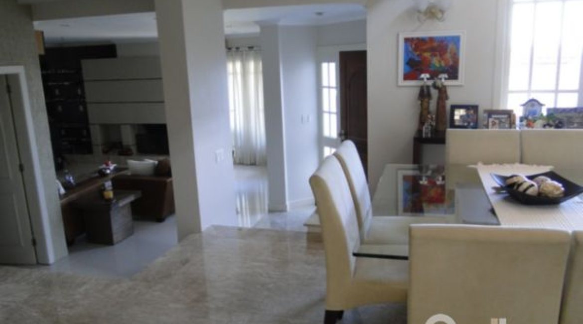 Casa à venda com 400m², 3 dormitórios, 1 suíte, 3 vagas, no bairro Jardim Isabel em Porto Alegre